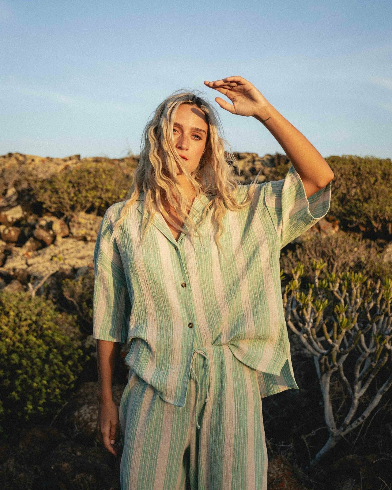 Beach Side Short Sleeve Shirt - Island Green | Billabong Women