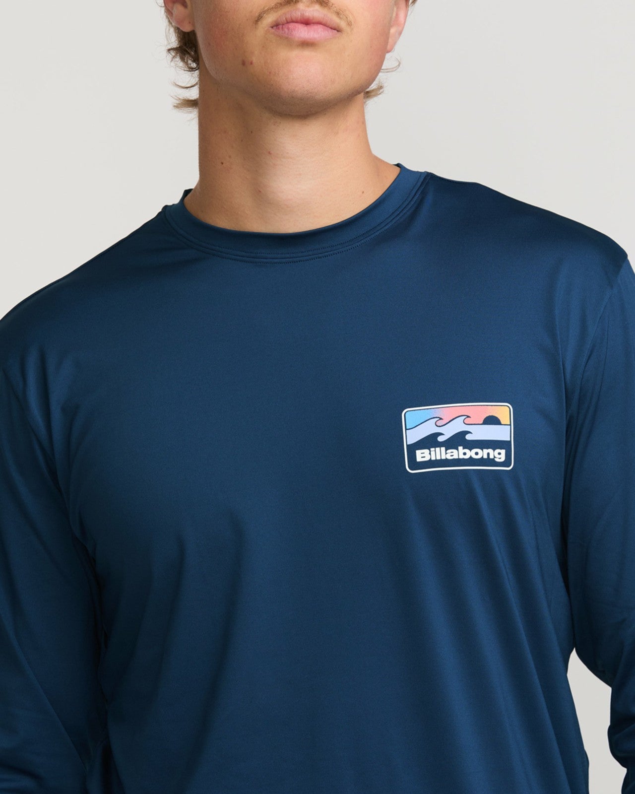 Runner Loose Fit Long Sleeve Surf Tee - Midnight | Billabong Men