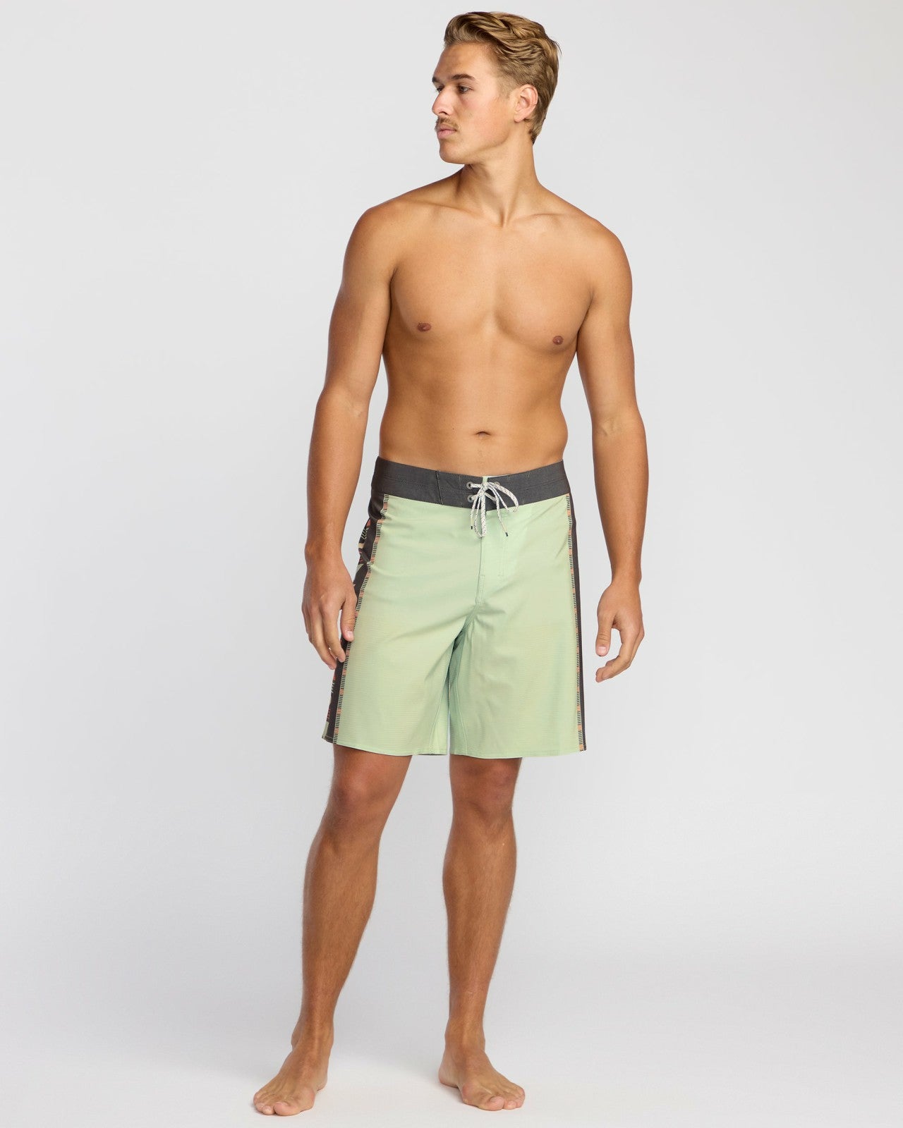 Sundays Airlite 19" Boardshorts - Green Ash | Billabong Men